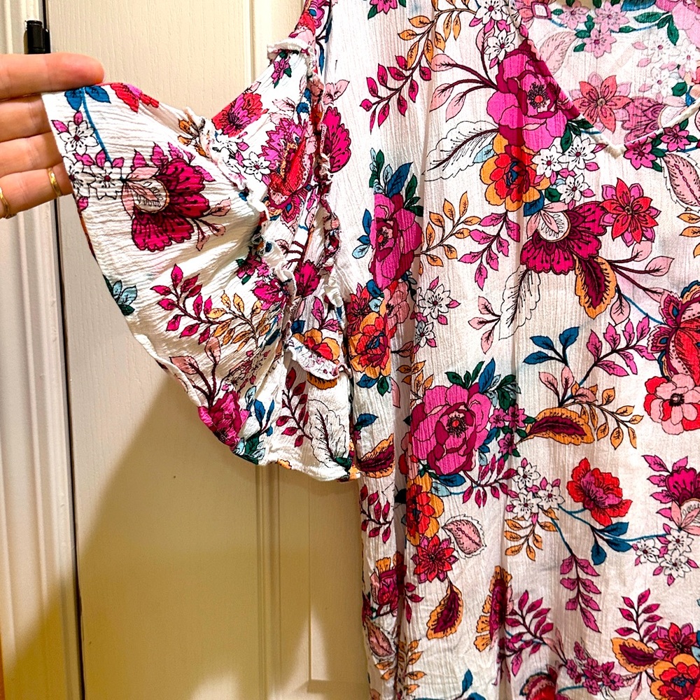 Floral Blouse with ruffled sleeve